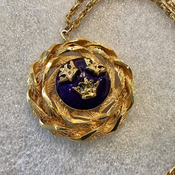 Swedish Souvenir Pendant Necklace Sweden 3 Crowns in Blue Enamel 28” Link Chain - Picture 2 of 8